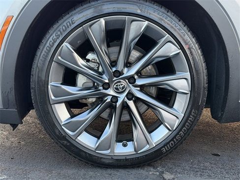 Used 2023 Toyota Crown Limited w/ Advanced Technology Package image 11