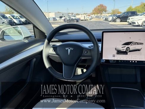 Used 2023 Tesla Model 3 Standard Range image 13