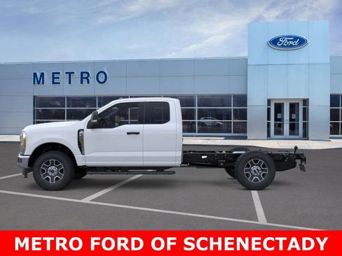 New 2025 Ford F350 XLT w/ XLT Value Package image 4