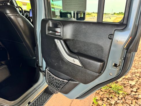 Used 2015 Jeep Wrangler Unlimited Sahara w/ Dual Top Group AWD/4WD image 22