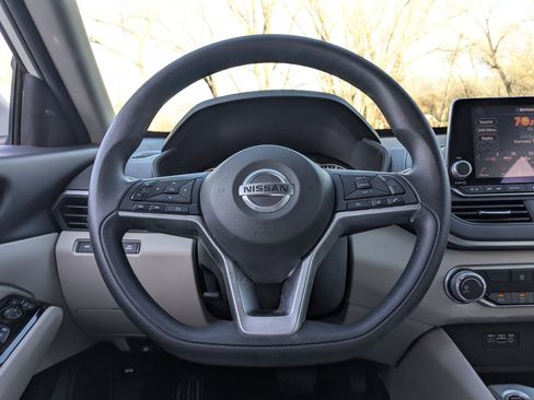 Used 2021 Nissan Altima 2.5 SV image 18