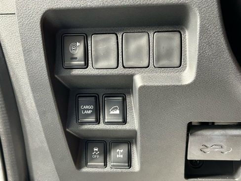 Used 2025 Nissan Frontier PRO-4X AWD/4WD image 32