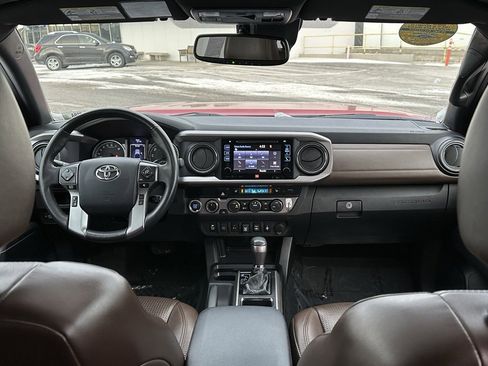 Used 2019 Toyota Tacoma Limited image 20