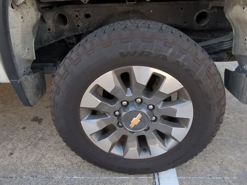 Used 2022 Chevrolet Silverado 2500 Custom w/ Custom Convenience Package image 9