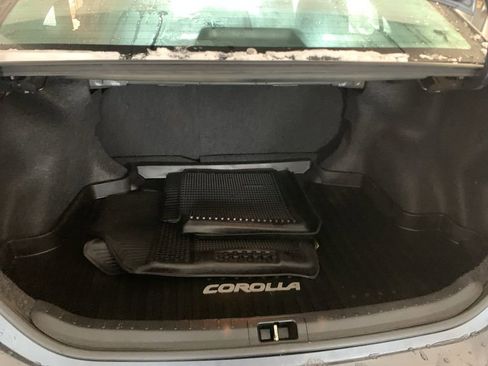 Used 2018 Toyota Corolla LE image 21