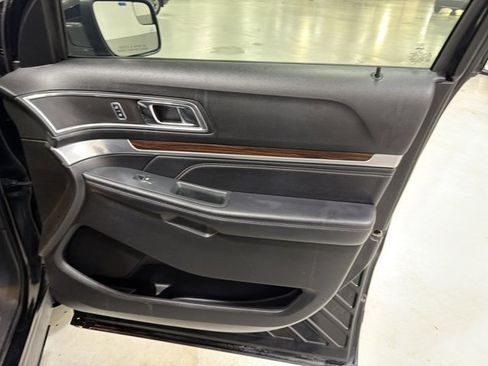 Used 2018 Ford Explorer Limited AWD/4WD image 38