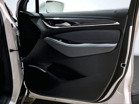 Used 2019 Buick Enclave Essence image 24