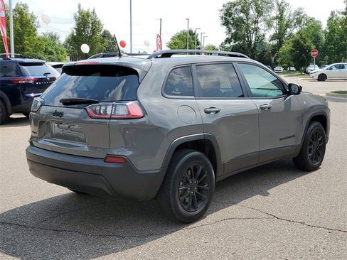 Used 2023 Jeep Cherokee Altitude Lux image 4