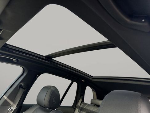 Used 2024 BMW X5 xDrive40i w/ Parking Assistance Package image 23