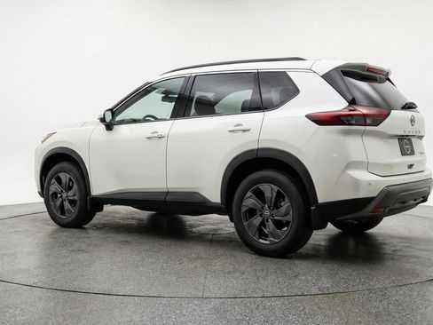 Used 2025 Nissan Rogue SV FWD image 6