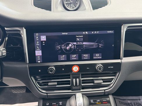 Certified 2025 Porsche Macan image 29