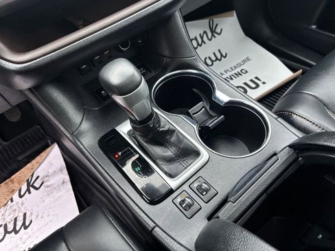 Used 2019 Toyota Highlander XLE image 17