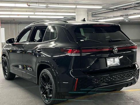 New 2026 Volkswagen Tiguan SE R-Line image 3