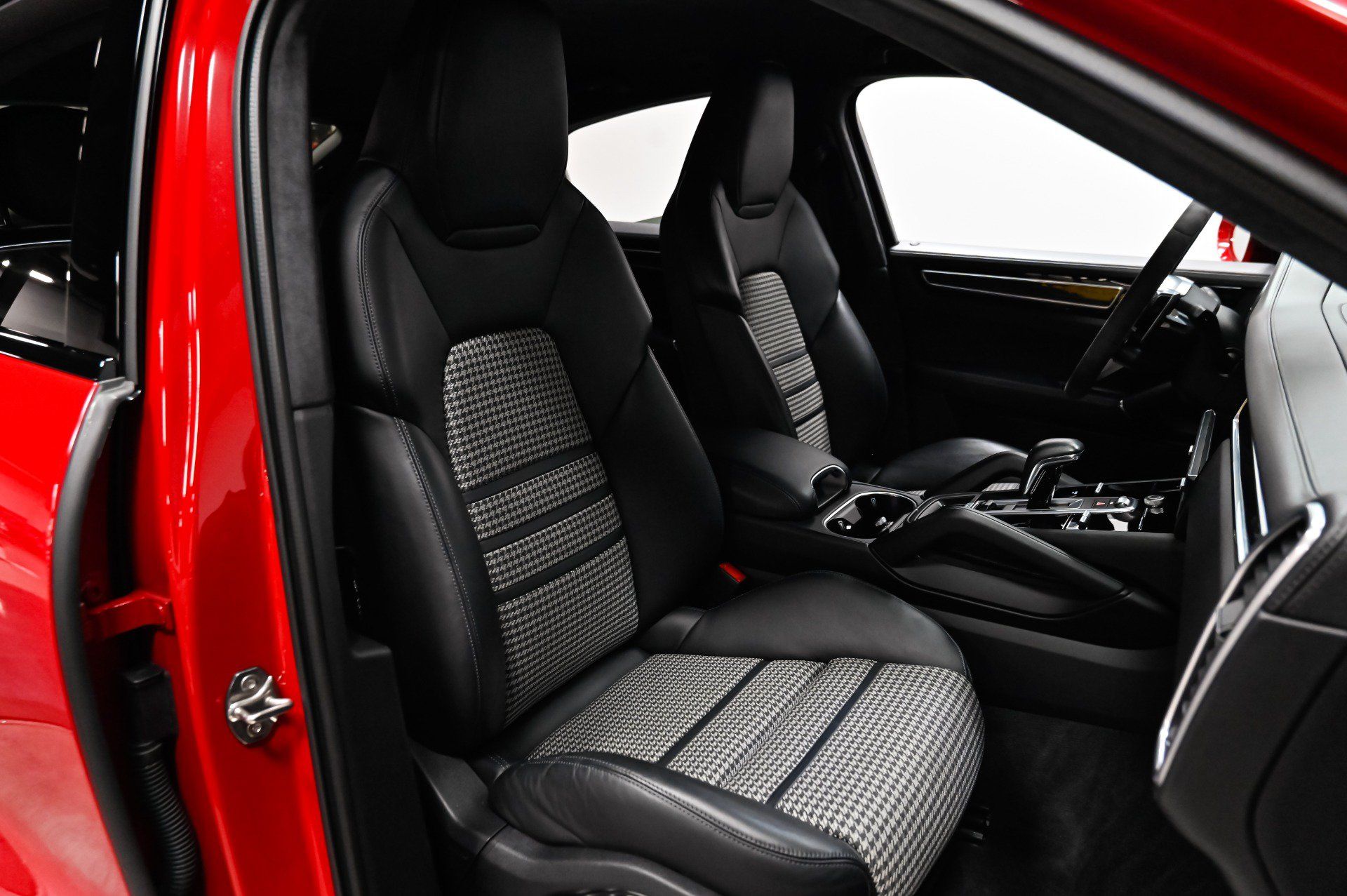 Used 2021 Porsche Cayenne GTS AWD/4WD image 23
