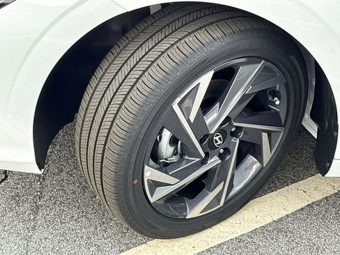 New 2025 Hyundai Elantra Limited w/ Cargo Package FWD image 42