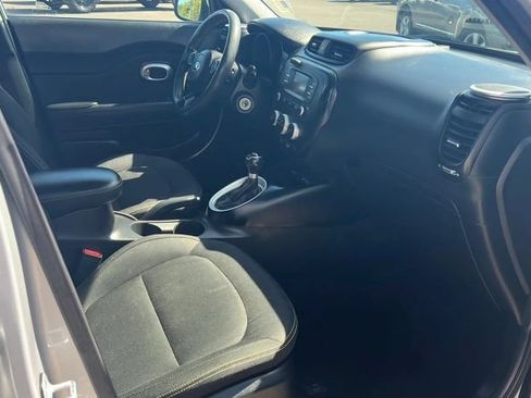 Used 2016 Kia Soul + FWD image 5