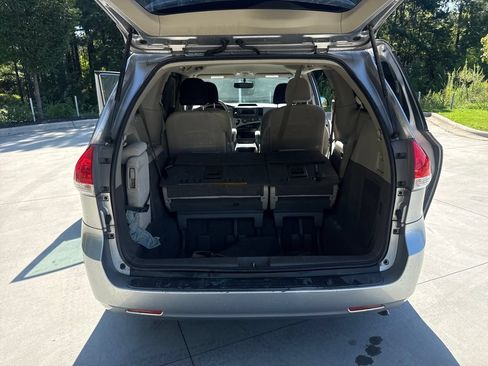 Used 2011 Toyota Sienna LE FWD image 32