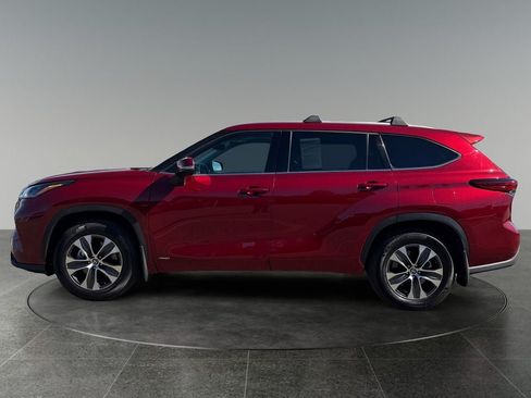 Used 2022 Toyota Highlander XLE AWD/4WD image 5