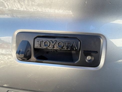 Used 2017 Toyota Tacoma TRD Off-Road image 32