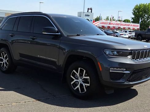Used 2025 Jeep Grand Cherokee Limited w/ Trailer Tow Package AWD/4WD image 2