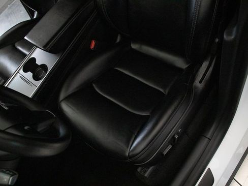 Used 2022 Tesla Model Y Performance image 26