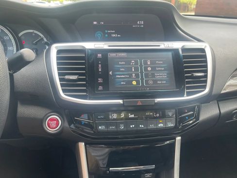 Used 2017 Honda Accord EX image 18
