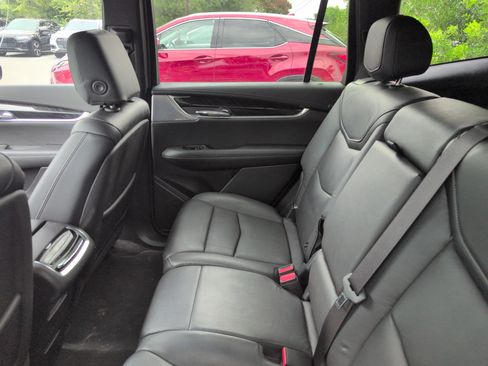 Used 2020 Cadillac XT6 Premium Luxury FWD image 8