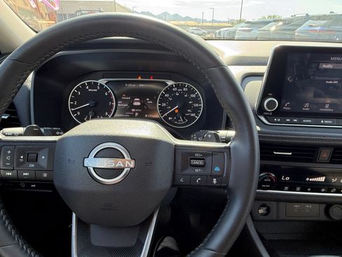 Certified 2025 Nissan Rogue SV FWD image 20