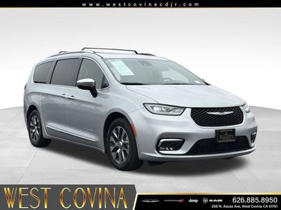 Used 2023 Chrysler Pacifica Pinnacle