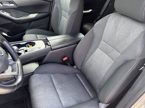 Used 2025 Nissan Rogue SV FWD image 11