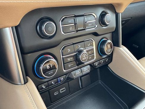Used 2021 Chevrolet Tahoe Premier w/ Premium Package AWD/4WD image 29