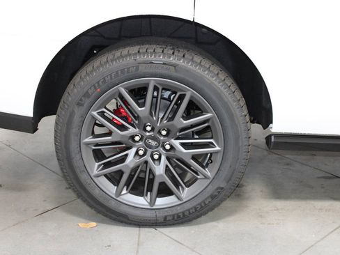 New 2025 Ford Expedition Platinum w/ Stealth Performance Package image 13