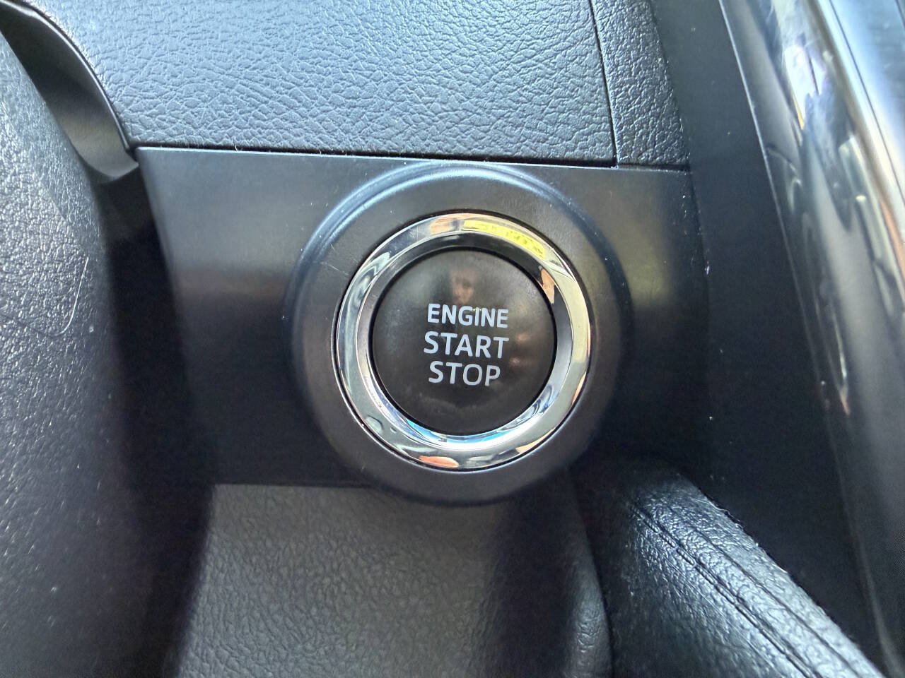 Used 2012 Toyota Camry SE w/ Leather Pkg FWD image 23