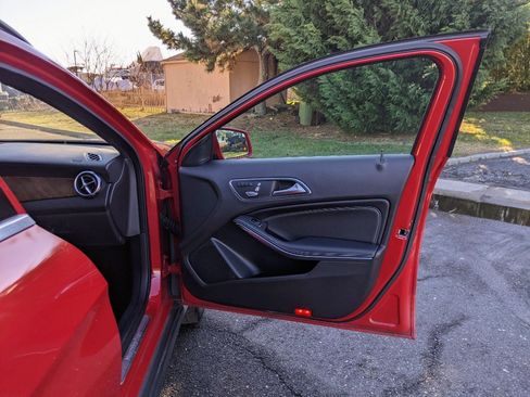 Used 2018 Mercedes-Benz GLA 250 4MATIC image 10