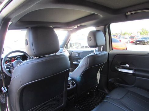 Used 2022 Mercedes-Benz EQB 300 4MATIC image 22