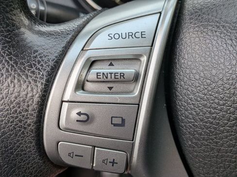 Used 2015 Nissan Rogue S image 14