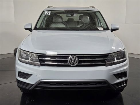 Used 2018 Volkswagen Tiguan SE w/ Panoramic Sunroof Package image 8
