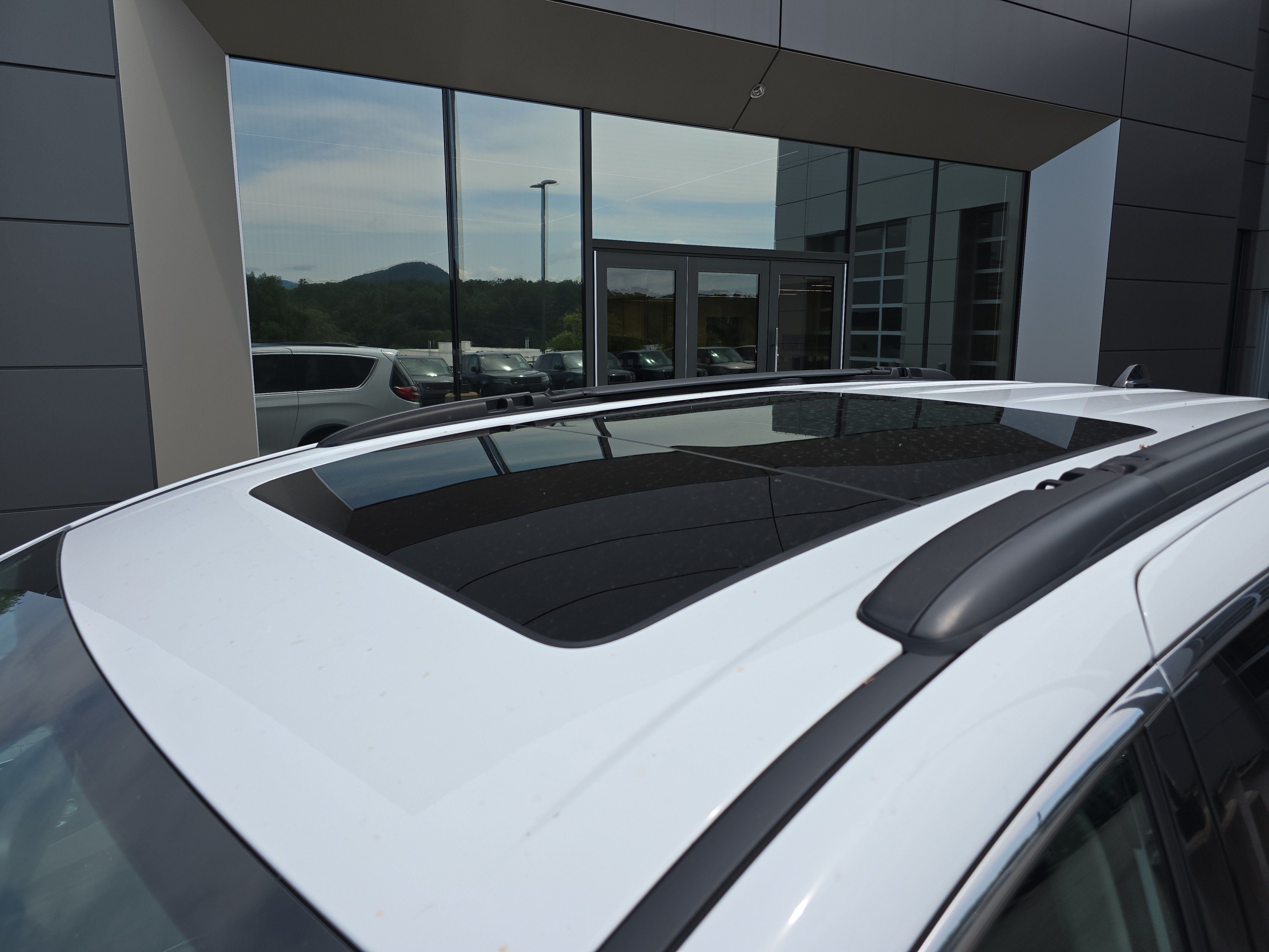 Used 2023 Chrysler Pacifica Limited w/ Uconnect Theater Family Group AWD/4WD image 11