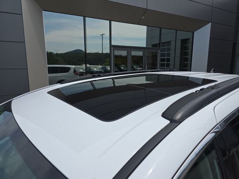 Used 2023 Chrysler Pacifica Limited w/ Uconnect Theater Family Group AWD/4WD image 11