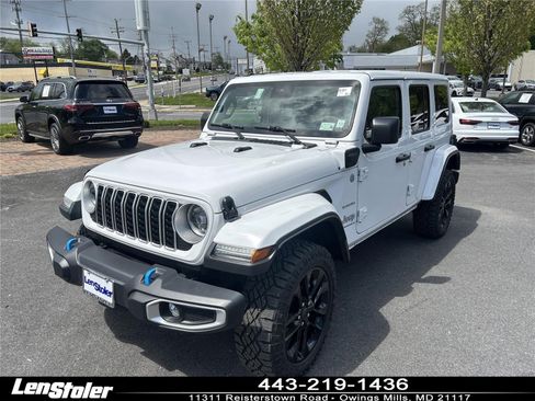 Used 2024 Jeep Wrangler Sahara image 1