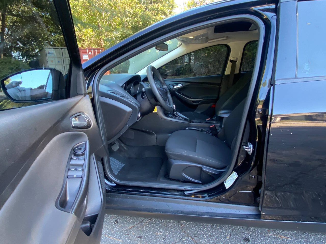 Used 2017 Ford Focus SEL FWD image 14
