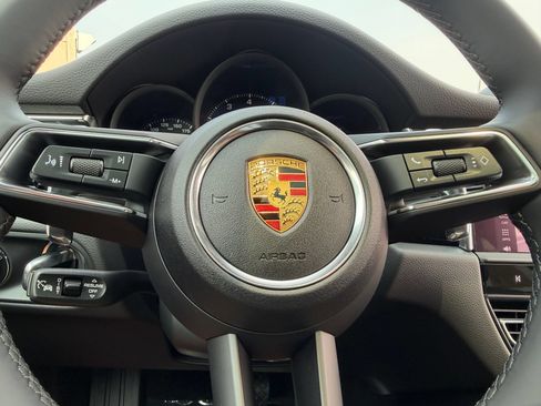 Used 2026 Porsche Macan AWD/4WD image 31