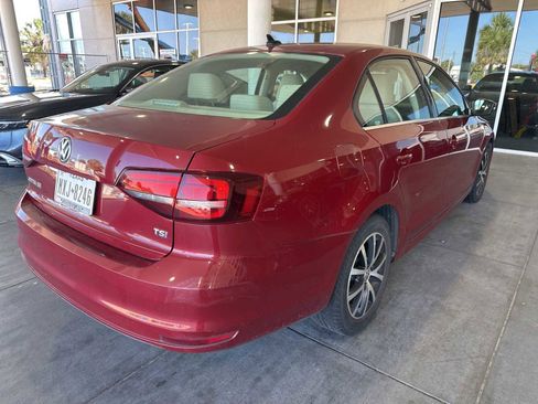 Used 2017 Volkswagen Jetta SE FWD image 3
