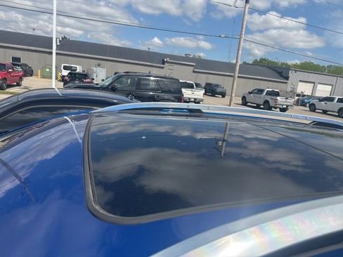 Used 2019 Chevrolet Equinox LT w/ Sun & Navigation Package AWD/4WD image 7
