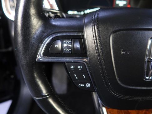 Used 2018 Lincoln Continental Reserve image 36