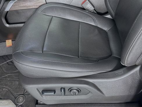 Used 2022 Chevrolet Silverado 3500 LTZ w/ LTZ Convenience Package image 20