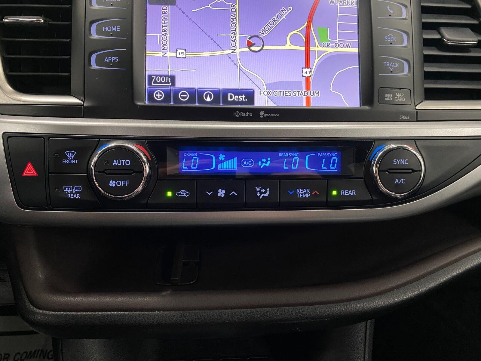 Used 2015 Toyota Highlander XLE AWD/4WD image 24