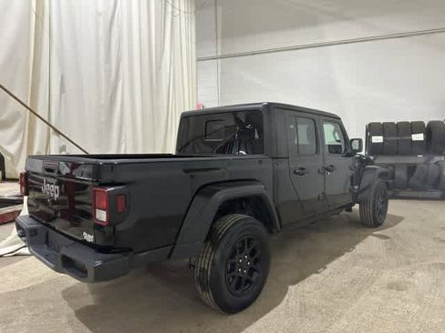 Used 2023 Jeep Gladiator Overland AWD/4WD image 7