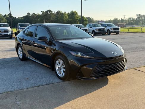 Used 2025 Toyota Camry LE FWD image 9