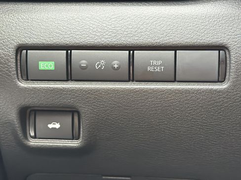 Used 2024 Nissan Sentra SR w/ SR Premium Package FWD image 13